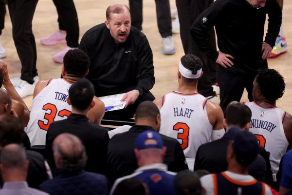 Ex-Knicks coach says goodbye as team struggles to replace him