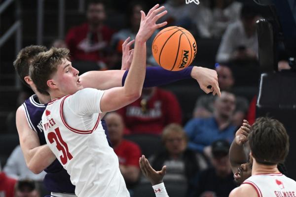 No. 18 Wisconsin turns back Northwestern at Big Ten tourney