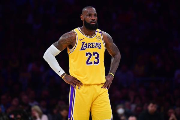 Option in hand, Lakers expect LeBron James back for Year 23