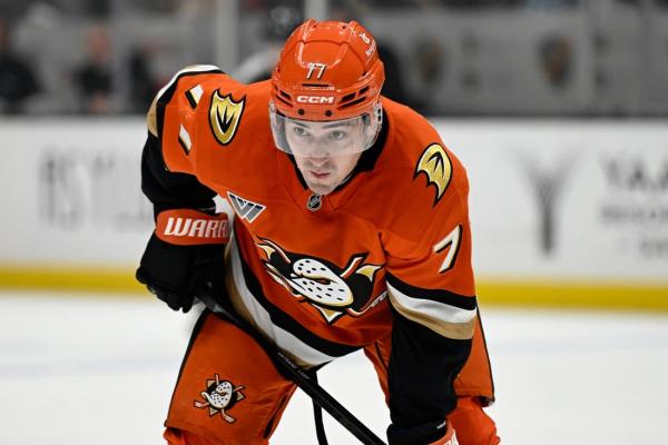 Ducks sign F Frank Vatrano to 3-year extension