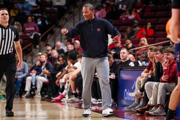 South Carolina finds shooting touch, holds off LSU rally