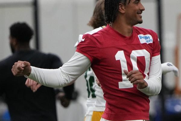 Packers GM: QB Jordan Love won't practice without deal thumbnail