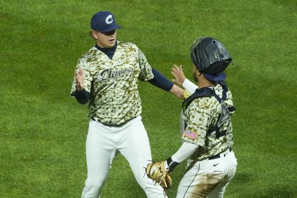 Guardians promote RHP Nic Enright less than 3 years after cancer diagnosis