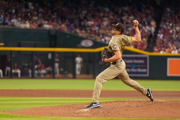 Six Padres drive in runs in romp over Diamondbacks