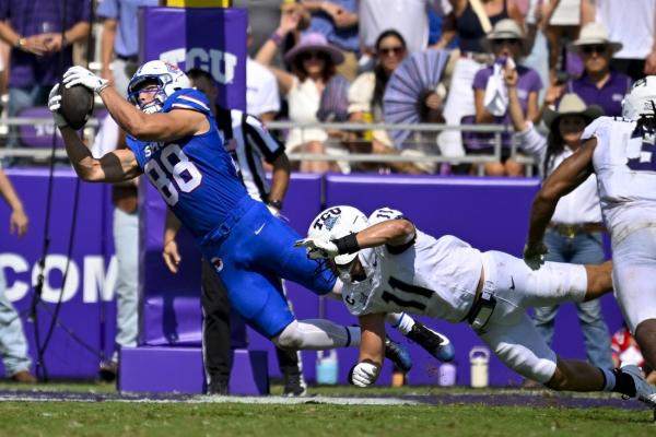 Josh Hoover (5 TDs), TCU upend SMU, win ‘Iron Skillet’