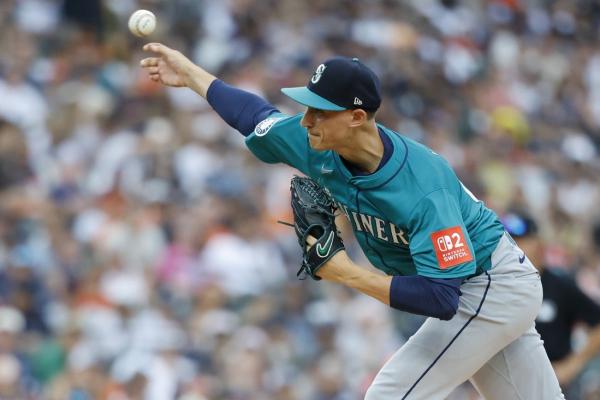 Mariners unload on offense to roll past Tigers 15-7