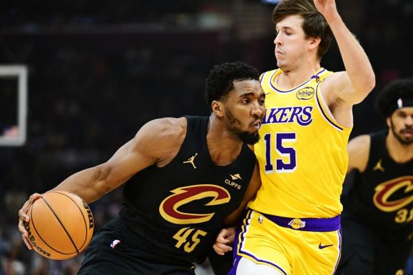 Cavs crush Lakers to improve to 5-0 thumbnail