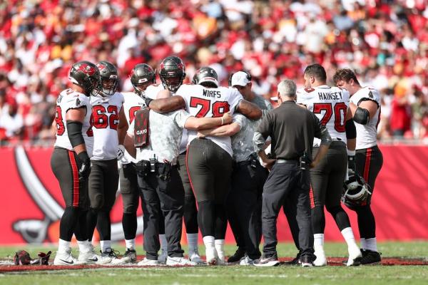 Report: Bucs LT Tristan Wirfs has MCL sprain thumbnail