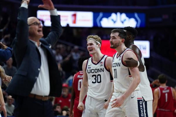 New Hampshire on menu with No. 3 UConn cooking chemistry behind Alex Karaban