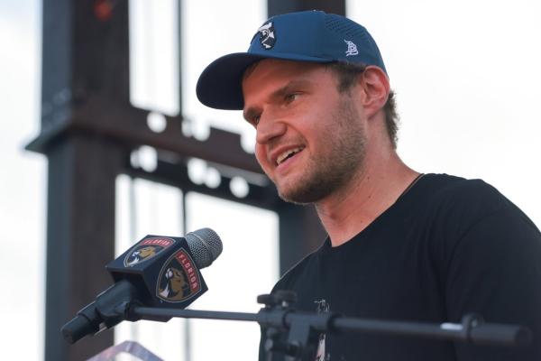 Panthers captain Aleksander Barkov injured in practice