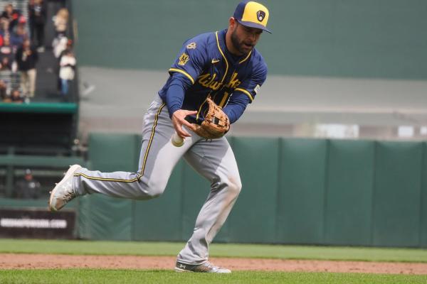 White Sox claim INF Vinny Capra from Brewers
