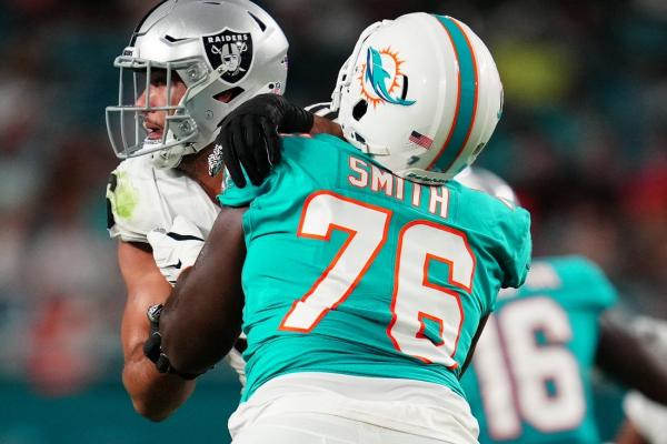 Reports: Dolphins OL Kion Smith tears ACL, out for season