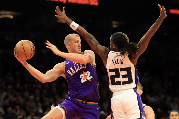 Suns stomp Kings behind 3-point-shooting barrage