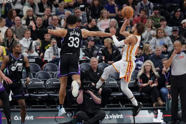 Trae Young, Hawks try to keep sinking Suns down