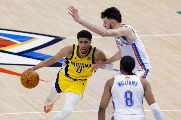 Report: Pacers G Tyrese Haliburton believed to have right calf strain