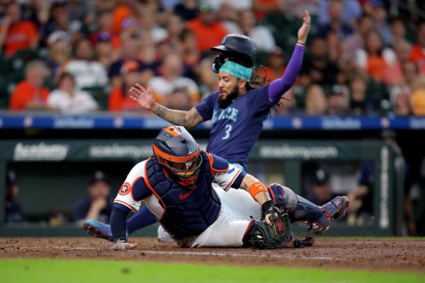 Mariners clobber Astros to big up key win