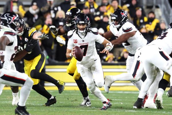 Defensive touchdowns seal Texans’ victory over Steelers