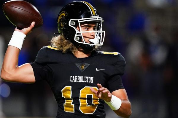 Blue-chip QB Julian Lewis commits to Colorado