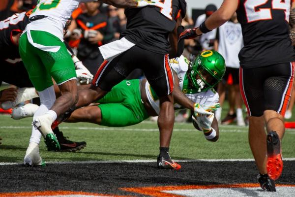 No. 9 Oregon’s offense erupts in rout of rival Oregon State