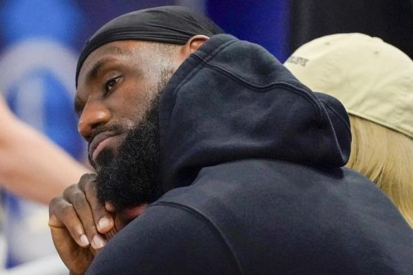 Report: LeBron James signs below max deal to aid Lakers’ cap