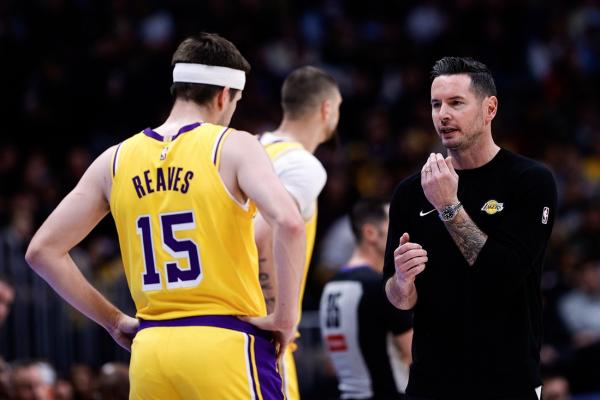 Lakers return home, look to end losing skid vs. Suns