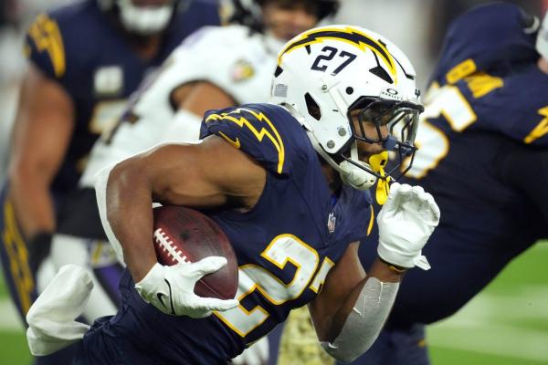 Report: Chargers RB J.K. Dobbins out with knee sprain thumbnail