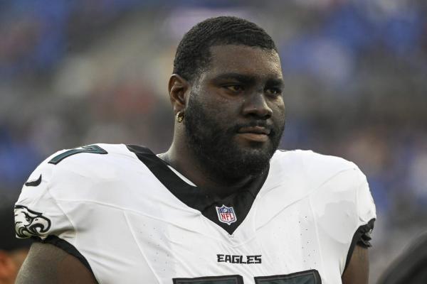 Reports: Eagles OL Mekhi Becton injures leg at practice