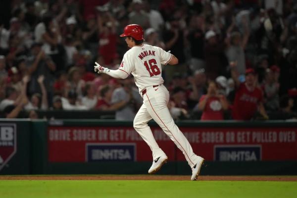 Mickey Moniak’s HR lifts Angels over Mariners