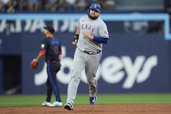 Alejandro Kirk’s 4 RBIs help Blue Jays rally past Rangers