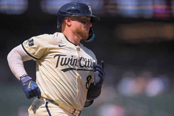 Twins reinstate C Christian Vazquez from injured list