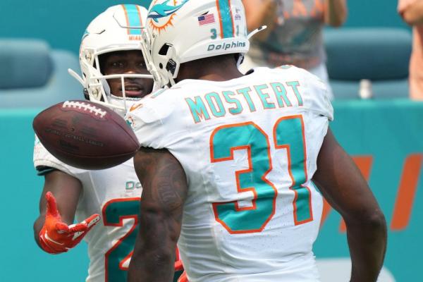 Dolphins patient with De'Von Achane, rule out Raheem Mostert thumbnail