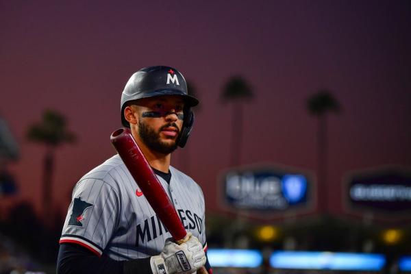 Reports: Astros pull off blockbuster, reunite with SS Carlos Correa