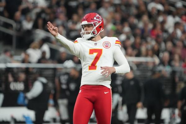 Chiefs K Harrison Butker undergoes surgery on left knee thumbnail