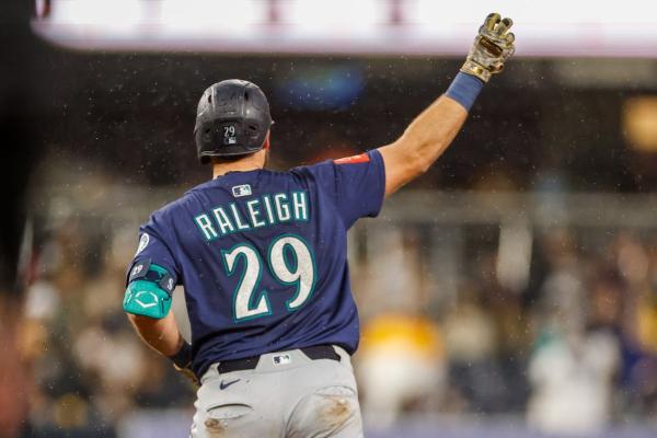 Cal Raleigh, Mariners continue power display in win over Padres
