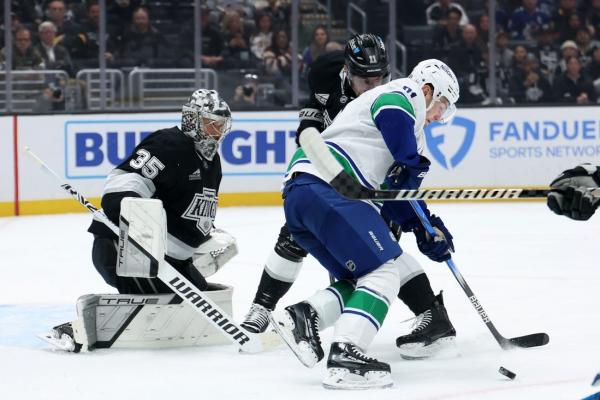 Canucks down Kings, complete sweep of California trip