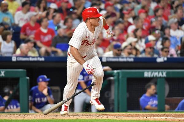 Phillies C J.T. Realmuto activated from IL thumbnail