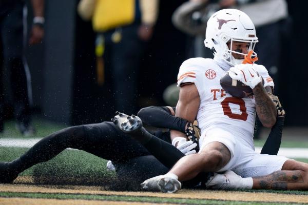 No. 5 Texas holds off No. 25 Vanderbilt