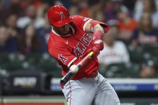 Angels rally late, secure win over Astros