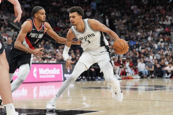 Spurs spread the points around in defeating Blazers