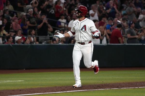 Eugenio Suarez goez deep twice again as D-backs sweep Cardinals