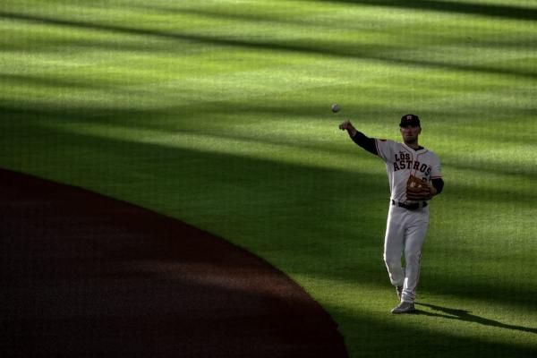 Record-tying 14 players take home first Gold Gloves thumbnail