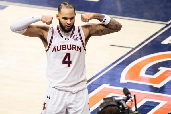 No. 2 Auburn visits South Carolina with top spot in sight