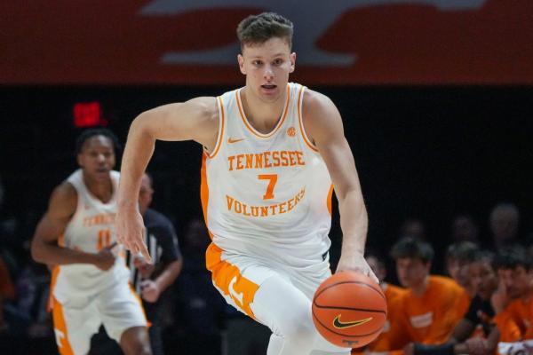 No. 3 Tennessee rolling while Syracuse leans on freshmen’s progress