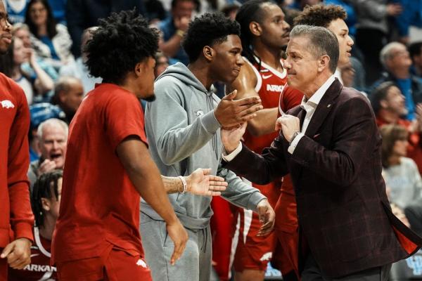 Arkansas’ John Calipari wins in return to Kentucky