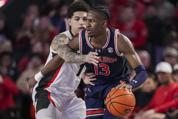 No. 1 Auburn holds off No. 23 Georgia 70-68