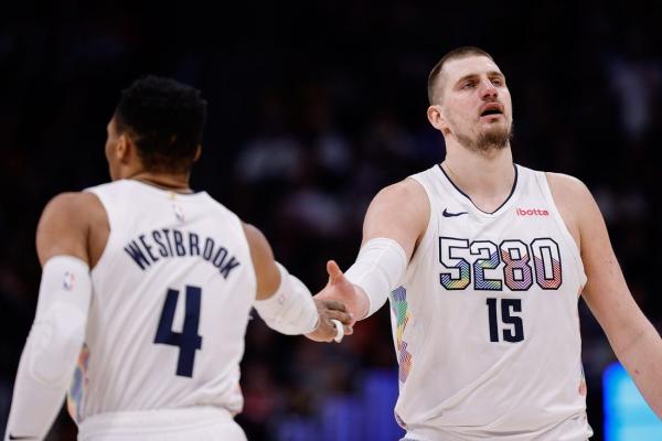 Nikola Jokic, streaking Nuggets aim to slow surging Kings thumbnail