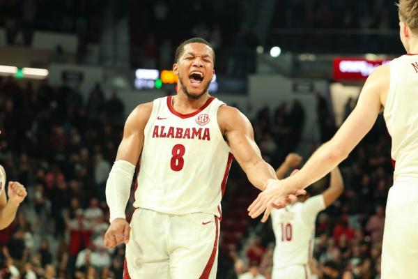 No. 4 Alabama seeks to stay hot with Auburn nigh