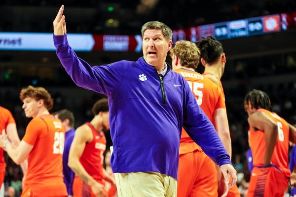 Clemson runs win streak to three by beating Cal