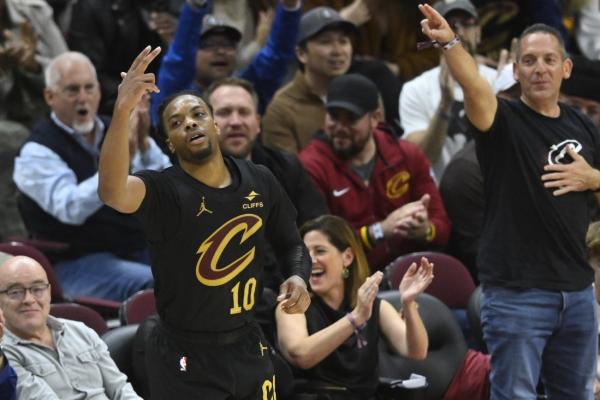 Cavaliers demolish Warriors, improve to 10-0 thumbnail