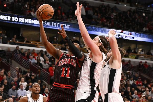 Victor Wembanyama’s clutch 3s send Spurs over Bulls